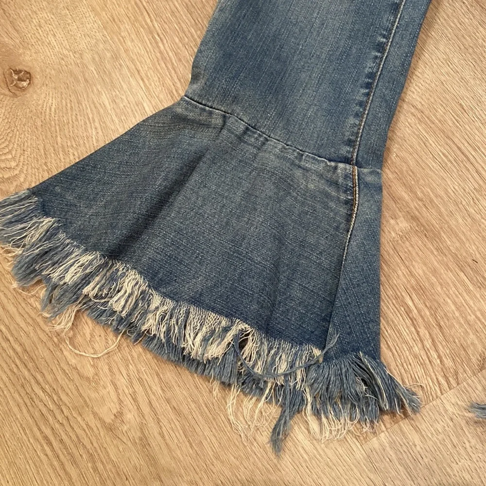 Blank NYC Fancy That Ruffle Raw Hem Distressed Jeans - Picture 2 of 5